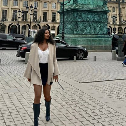 manteau en cachemire beige à Paris original et chic, douceur automne hiver