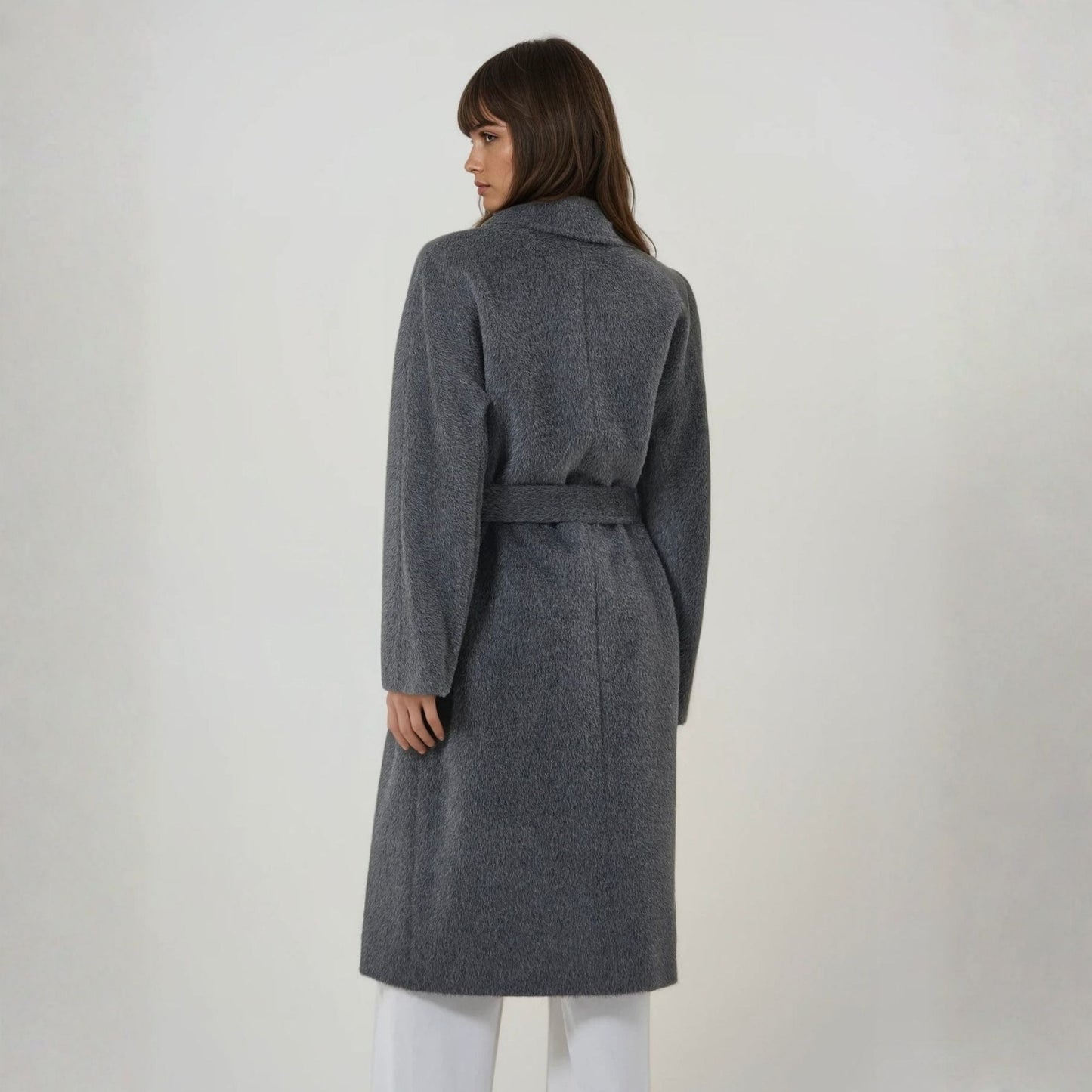 Manteau long femme laine de suri couleur grise et soyeux