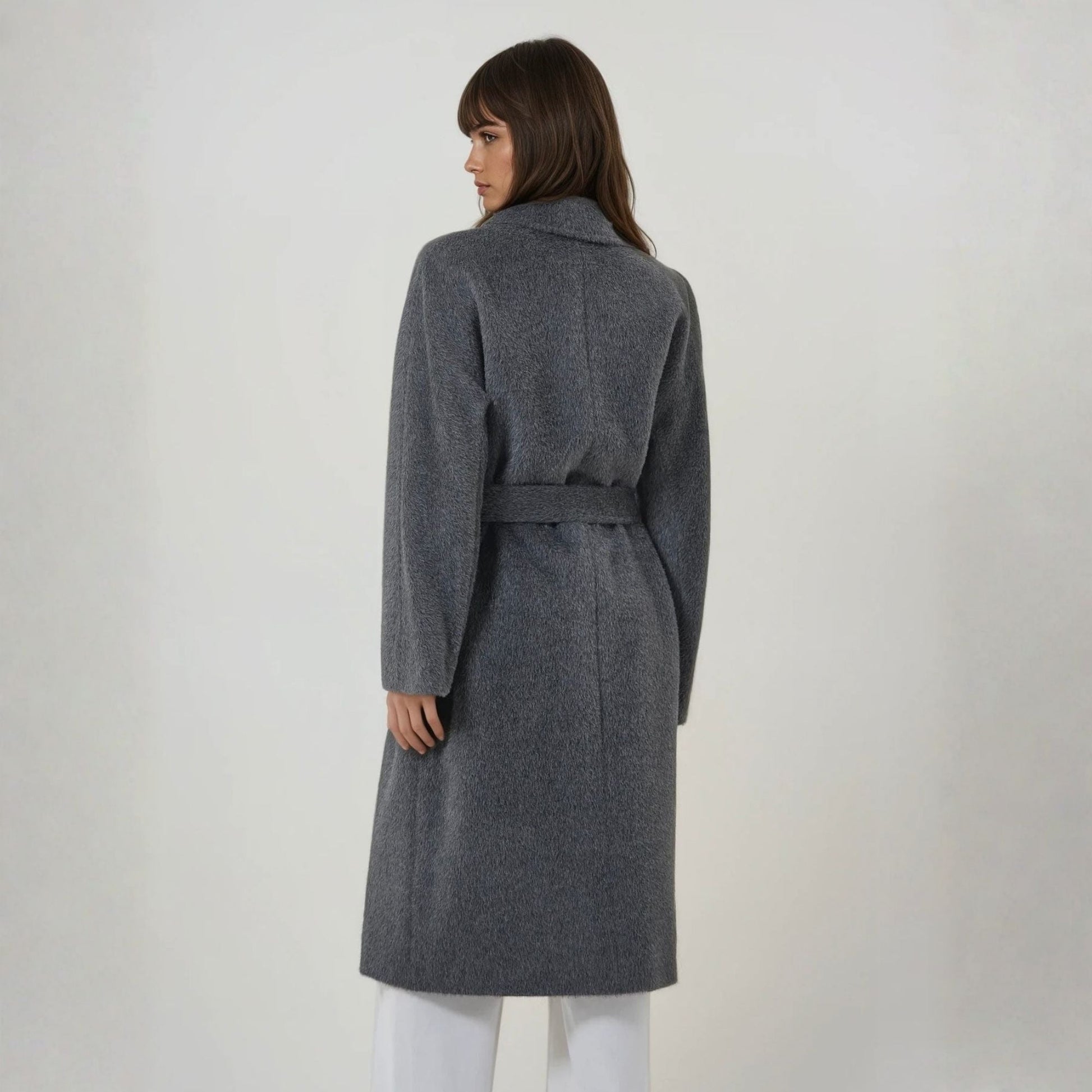 Manteau long femme laine de suri couleur grise et soyeux