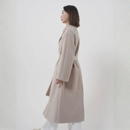 Manteau en laine mérinos femme beige long et élégant